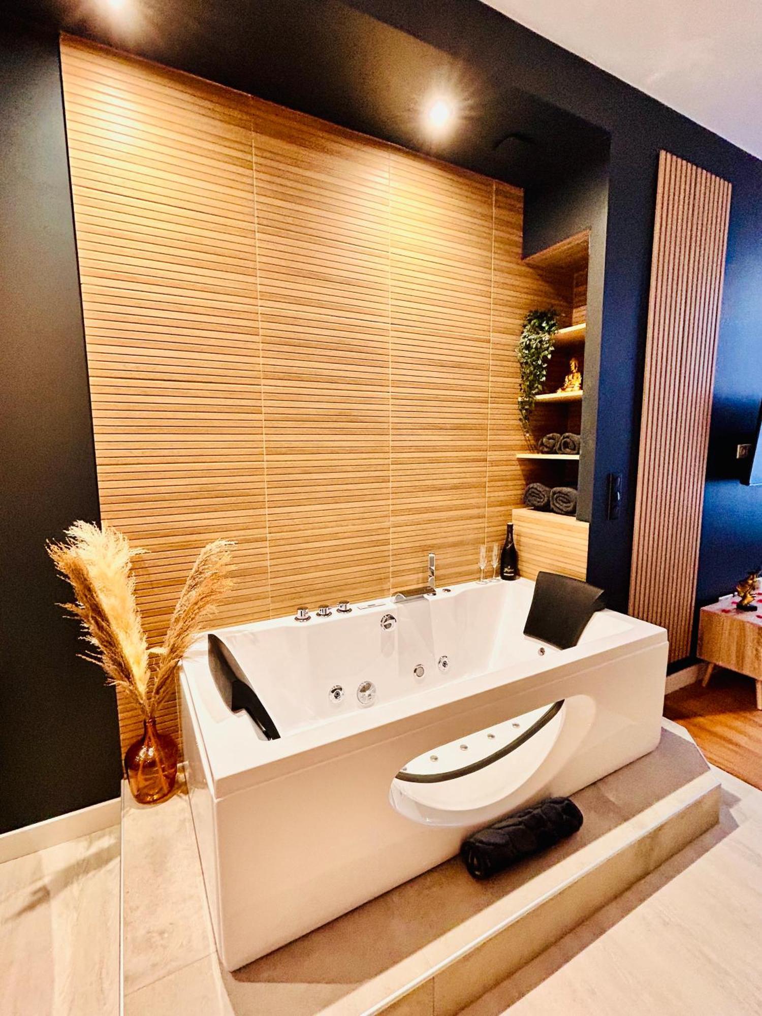 Suite Cosy Jacuzzi Troyes - Secrets D'Ana Exteriör bild