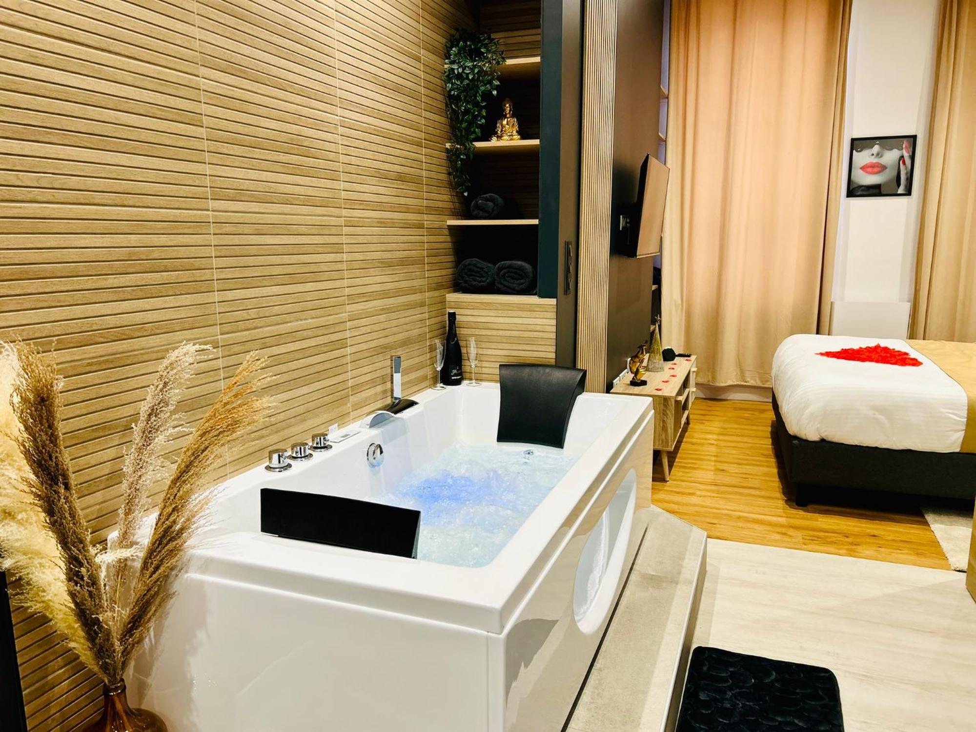 Suite Cosy Jacuzzi Troyes - Secrets D'Ana Exteriör bild